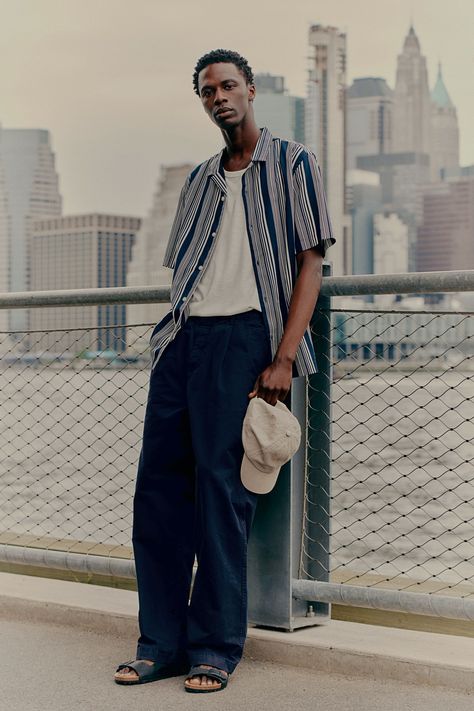 Navy Pants Outfit, Zara Men, Vogue Men, Navy Outfit, Vogue Korea, Oversized Silhouette, Fit Pants, Fashion Story, Navy Pants