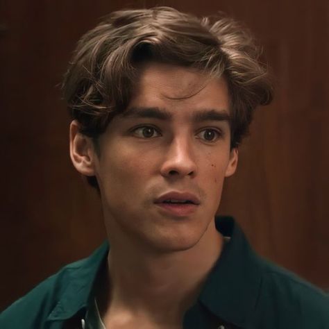 Brenton Thwaites, Jason Todd, Dean Winchester, Winchester, Dean, Supernatural, The Story, Green