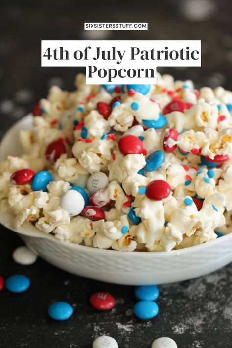 Patriotic Popcorn, Popcorn Recipes Easy, Perfect Popcorn, Sweet Popcorn, Six Sisters Stuff, Patriotic Desserts, Popcorn Recipe, Blue Desserts, Salty Treats