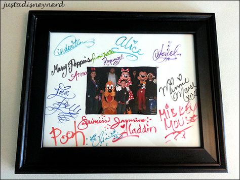 Disney Autograph Photo Mat, Disney Picture Frames, Signature Picture Frame, Disney Signatures, Picture Frame Mat, Signature Ideas, Matting Pictures, Disney Nerd, Disney Memories