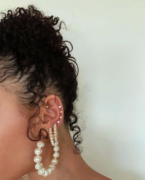 Ear Peircings, Types Of Ear Piercings, Cool Ear Piercings, Cute Ear Piercings, Cute Piercings, Piercings Unique, Piercing Ring, Baddie Hairstyles, Ear Piercing