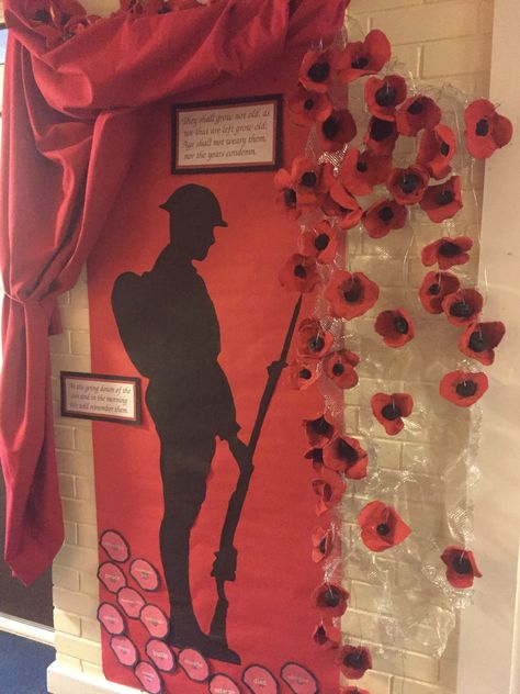 Remembrance Display School, Poppy Display School, Remembrance Day Door Display, Poppy Display Ideas, Remembrance Display, Clay Poppies, Remembrance Day Pictures, Remembrance Day Activities, Remembrance Day Art