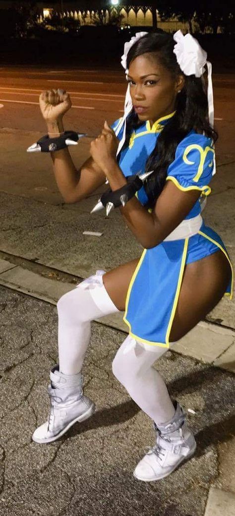 Streetfighter Character, Chun Li Costume, Sun Gods, Chun Li Cosplay, Character Cosplay, Crazy Costumes, Chun Li, Comic Heroes, Drawing Poses