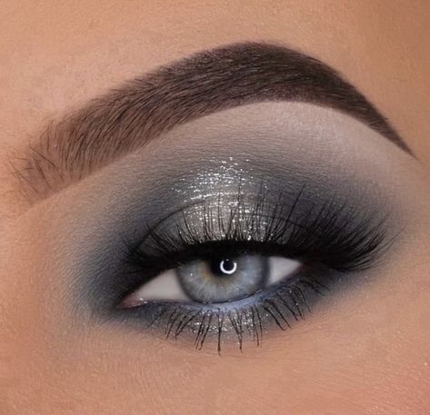 Grey Eye Makeup, Eye Makeup Images, Pretty Eye Makeup, Prom Eye Makeup, Eye Makeup Pictures, Best Eyeshadow, Beautiful Eye Makeup, Eye Makeup Designs, Braut Make-up