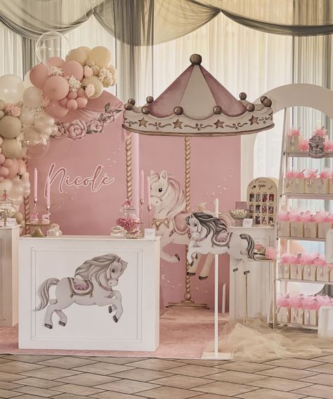 Carousel Birthday Theme, Carousel Theme Birthday Party, Carousel Birthday Party, Carousel Birthday Parties, Decoration Buffet, Carousel Party, Carousel Birthday, Baby Playpen, Horses Theme