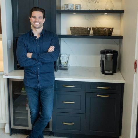 Scott McGillivray on Instagram: “The great thing about a custom colour program is that you can have your cabinets match your outfit 😂 Amirite @woodcrestcabinets?…” Butler Station, Scott Mcgillivray, Backsplash Inspiration, Basement Decorating Ideas, Basement Decorating, Butler’s Pantry, Pantry Remodel, Basement Decor, Loft Conversion