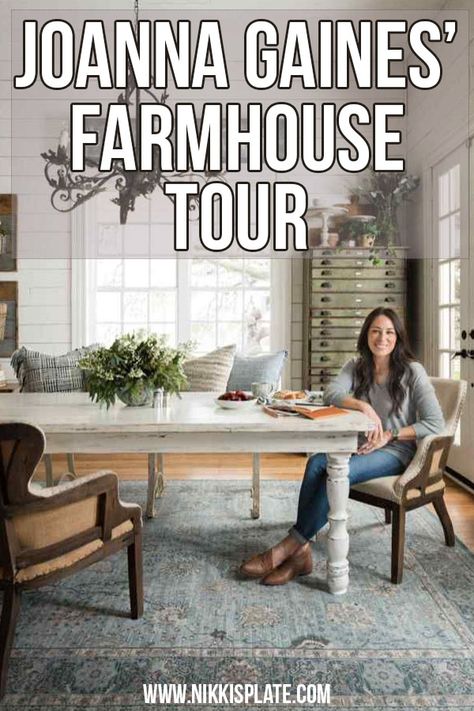 Chip And Joanna Gaines Kitchens, Johanna Gaines Living Room, Johanna Gaines Kitchen, Joanna Gaines Farmhouse Living Rooms, Joanna Gaines Living Room Ideas, Stile Joanna Gaines, Chip And Joanna Gaines Home, Joanna Gaines Wallpaper, Joanna Gaines Family