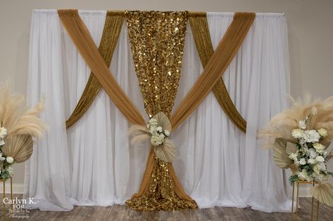 Bohemian Glam 50th Gold Wedding Anniversary Backdrop. White backdrop with gold draping. White And Gold Backdrop Wedding, Gold And White Backdrop, Wedding Anniversary Backdrop, Curtain Backdrop Wedding, Anniversary Backdrop, Diy Winter Wedding, Prom Backdrops, Small Wedding Decor, Draping Ideas