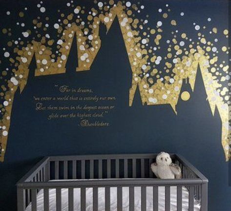 Harry Potter themed nursery wall art Harry Potter Baby Nursery, Baby Harry Potter, Uppfostra Barn, Stile Harry Potter, Harry Potter Nursery, Harry Potter Room Decor, Harry Potter Bedroom, Potters House, Harry Potter Baby