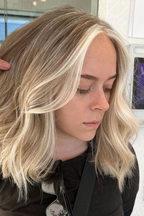 scandinavian hairline on medium length hair Scandinavian Hairline, Scandinavian Hair, Strawberry Blonde Hair Color, Strawberry Blonde Hair, Hair Color Shades, Mom Hairstyles, New Hair Colors, Strawberry Blonde, Making Waves