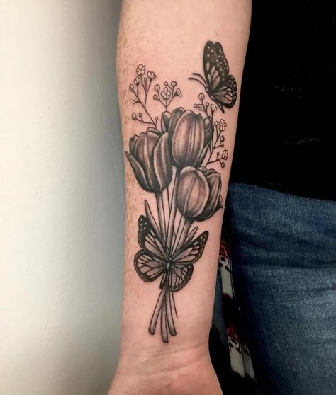 101 Amazing Tulip Tattoo Designs You Need To See! - Outsons Brown Pixie Hair, Tulip Tattoo, Flower Tattoo Meanings, Getting A Tattoo, Back Of Shoulder Tattoo, Flower Tattoo Sleeve, Painting Tattoo, Subtle Tattoos, Family Tattoos