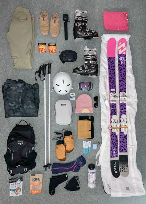 Skiing Essentials, Packing For Skiing, Ski Board, Ski Essentials, Snowboard Trip Packing List, What To Pack For A Ski Trip To Colorado, Ski Bum Aesthetic, Snowboarding Colorado, Ski Trip Essentials