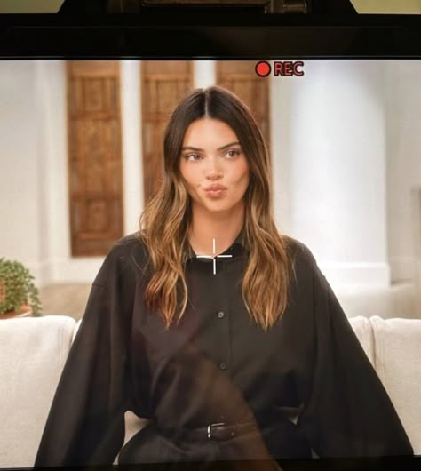 Kendall Jenner Hair Color, Brown Hair Trends, Kendall Jenner Hair, Stile Kendall Jenner, Jenner Hair, Hair Color Guide, Kendall Jenner Instagram, Brown Hair Looks, Hair Color Caramel