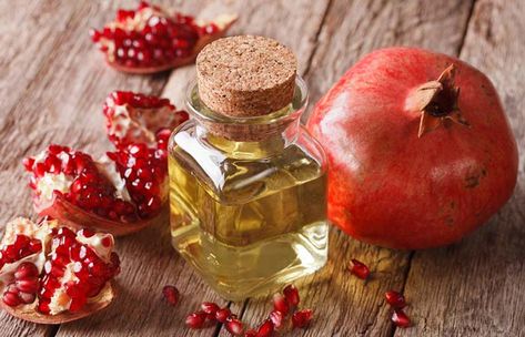 Skin Tightening Oils, Skin Tightening Essential Oil, Natural Oils For Skin, Dry Skin Problem, Pomegranate Oil, Creme Anti Age, Pomegranate Seed Oil, Essential Oils For Skin, Oil Benefits