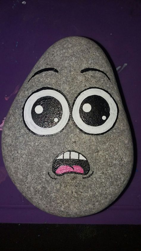 Painted Rocks With Faces, Painted Pet Rocks, Rock Painting Ideas Cartoon, Rock Painting Faces, Painted Rock Faces, Stone Art Painting Easy, Pet Rock Ideas, Face Rock Painting, Easy Things To Paint On Rocks