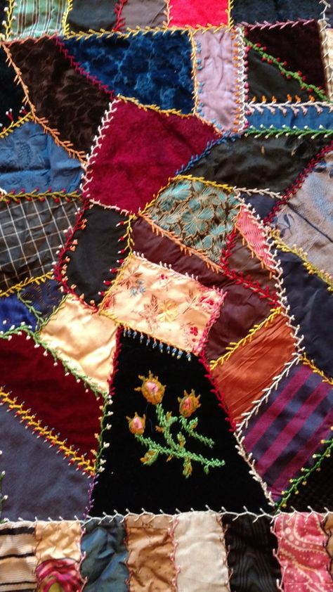 Crazy Quilt Placemats, Victorian Crazy Patchwork, Victorian Crazy Quilts, Crazy Quilts For Beginners, Victorian Patchwork, Crazy Quilt Templates, Crazy Patchwork Quilt, Bordados Tambour, Quilt Embroidery