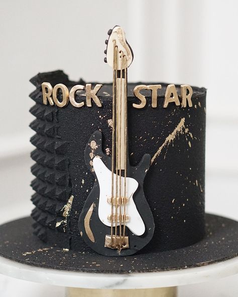 Music Cake Ideas, Festa Rock Roll, Guitar Birthday Cakes, Music Themed Cakes, Extreme Cakes, Rock And Roll Birthday, Music Cakes, Prince Cake, Music Cake