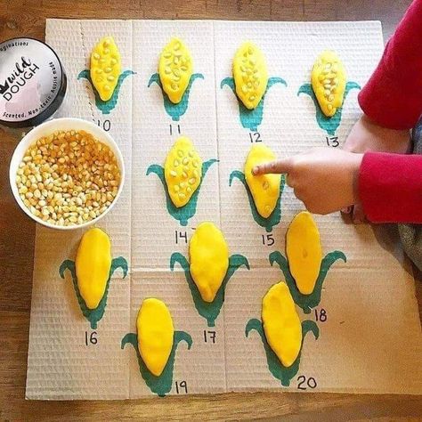 Craft Activities For Toddlers, Montessori Toddler Activities, Farm Activities, Baby Learning Activities, Hand Crafts For Kids, Toddler Learning Activities, Preschool Learning Activities, Montessori Activities, Toddler Learning