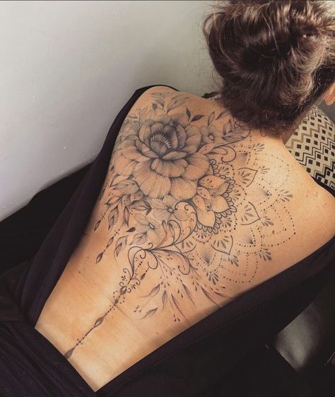 Tattoo Ideas Back, Mandala Tattoos For Women, Feminine Back Tattoos, Floral Back Tattoos, Back Piece Tattoo, Spine Tattoos For Women, Shoulder Tattoos For Women, Classy Tattoos, Back Tattoo Women