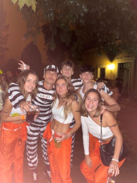 Group Costumes 2023, Costumes For Groups Of Friends, Halloween For 6 People, Cops And Prisoner Costume Group, Duo Party Outfits, Best Trio Halloween Costumes, Halloween Outfits For Trios, Girl Prisoner Halloween Costume, Group Halloween Costumes For 6 People