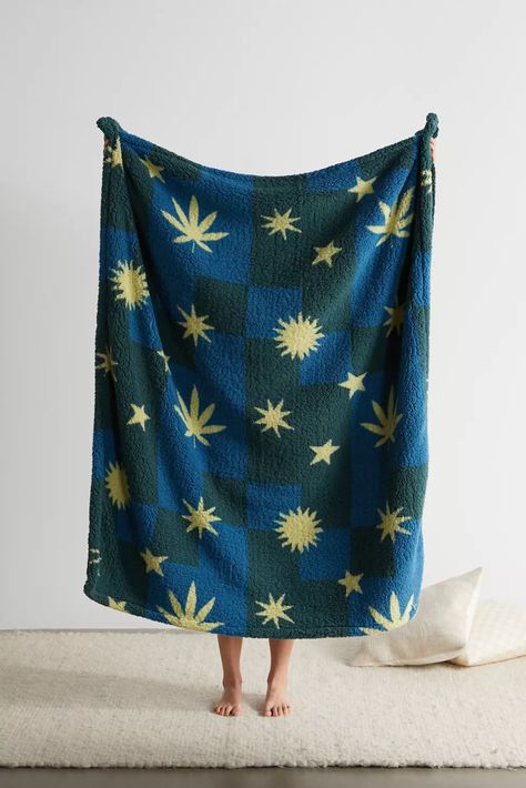 Trippy Stars, Cool Blanket, Urban Outfitters Bedding, Home Prints, Basement Plans, Uo Home, Quilted Throw Blanket, Sherpa Throw Blankets, Fleece Throw Blanket