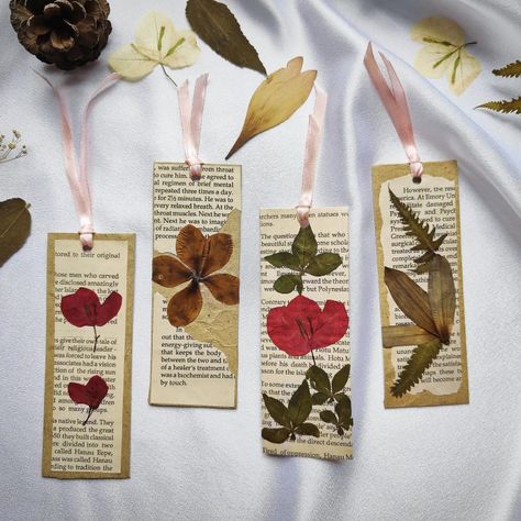 How Make Bookmark, Nature Bookmarks Diy, Pressed Leaf Bookmarks, Vintage Bookmarks Handmade, Creative Bookmarks Art, Unique Bookmarks Handmade, Dried Flower Bookmarks, Bookmarks Crochet, Pressed Flower Bookmarks