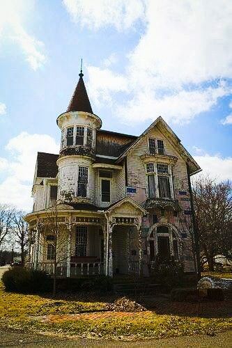 Queen Anne Victorian  If you're interested in selling or buying a Victorian home Victorian plumbing fixtures or antiques anywhere in the country contact me www.victorianhomes4u.com www.victoriandepot.com Mansion Homes, Old Abandoned Buildings, Creepy Houses, Abandoned Mansion, Old Abandoned Houses, Old Mansions, Abandoned House, Abandoned Mansions, Old Farm Houses