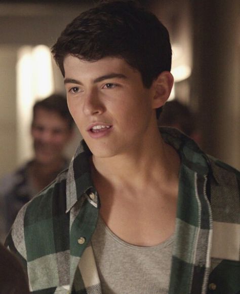 Young Derek Hale (Ian Nelson) from Teen Wolf Young Derek Hale, Derek Teen Wolf, Ian Nelson, Teen Wolf Season 3, Collateral Beauty, Teen Wolf Seasons, Teen Wolf Stiles, Teen Wolf Cast