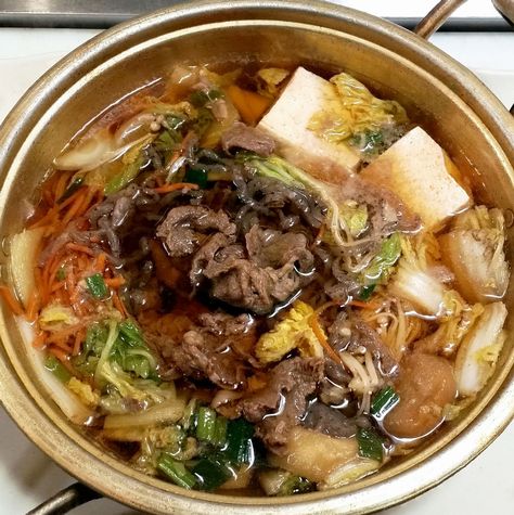 Easy Sukiyaki Recipe, Japanese Sukiyaki Recipe, Asian Hot Pot Recipe, Sukiyaki Sauce, Sukiyaki Recipe, Japanese Hot Pot, Pork Soup Recipes, Hot Pot Recipe, Japanese Diet