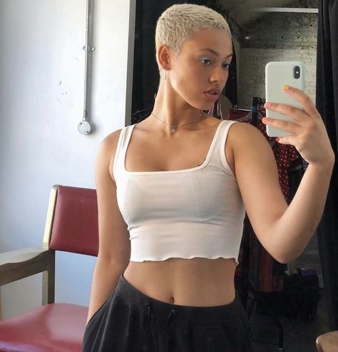 Girls Shaved Head, Black Short Hair Styles, Short Dyed Hair, Shaved Hair Designs, Buzzed Hair, Natural Hair Short Cuts, Short Hair Black, Bald Girl, Bald Hair