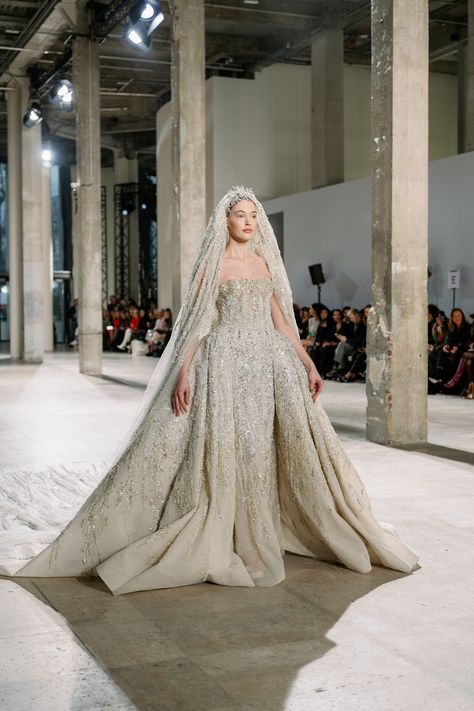 A Paris wedding planner experience at Couture Fashion show in Paris Tony Ward couture fashion show Spring Summer 2023 Zuhair Murad Wedding, Wedding Fashion Show Runway, Tony Ward Wedding Dress, Tony Ward Couture 2023, Zuhair Murad Wedding Dress, Tony Ward 2023, Tony Ward Couture, Runway Wedding Dress, Tony Ward Bridal