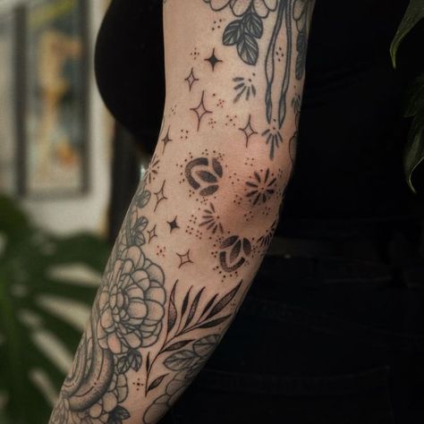 Floral Space Filler Tattoo, Witchy Elbow Tattoo, Botanical Elbow Tattoo, Dotwork Filler Tattoo, Nature Elbow Tattoo, Elbow Filler Tattoo, Ornamental Elbow Tattoo, Floral Dot Work Tattoo Sleeve, Mandala Botanical Tattoo