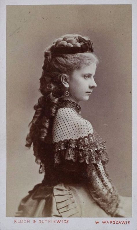 37 Lovely Portraits of Victorian Teenage Girls From Between the 1840s and 1890s 1870s Hairstyles, 1800s Hairstyles, Historical Hairstyles, Victorian Hairstyles, Portrait Vintage, Victorian Photos, Victorian Women, Photo Vintage, Old Fashion