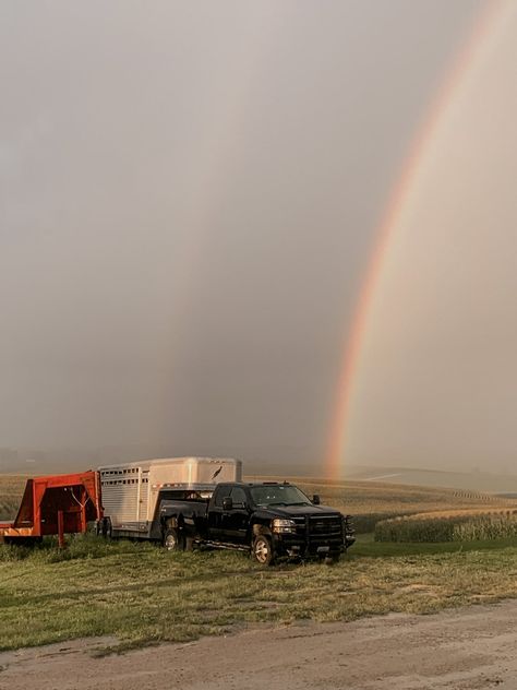 Truck Wallpaper Aesthetic, Aesthetic Truck Pictures, Truck Aesthetic, Cowboy Truck Aesthetic, Country Vibes, Country Aesthetic, Western Truck Aesthetic, Country Aesthetic Truck, Southern Aesthetic