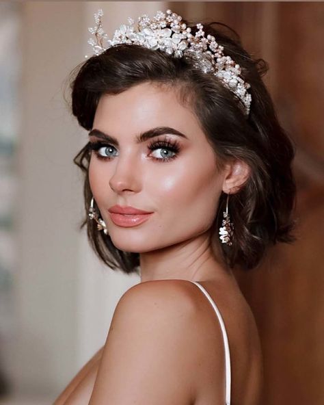 Finest Short Hairstyles Aesthetic Wedding Hairstyle Bob Hair, Short Wedding Hair With Pearls, Textured Bob Wedding Hair, Loose Hair Wedding Hairstyles, Wedding Hair For Short Hair With Veil, Wedding Short Hair Headband, Wedding Tiara Short Hair, Short Wedding Hair With Crown, Short Wedding Hair Headband