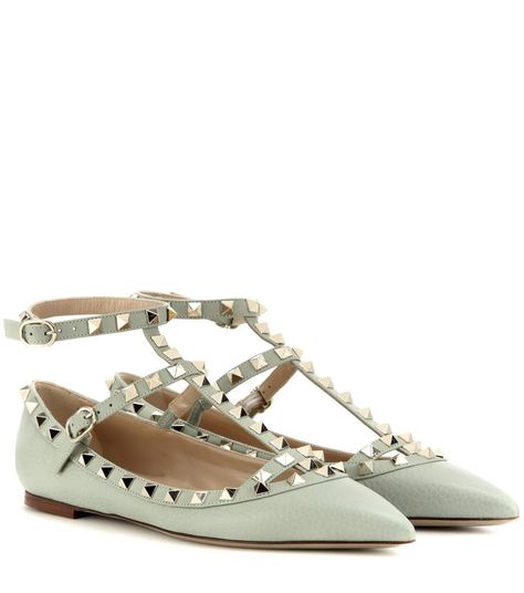 Ballerines en cuir Rockstud Valentino Green Ballet Shoes, Green Ballet Flats, Valentino Flats, Ballet Flats Outfit, Dress Up Shoes, Flats Outfit, Shoes Green, Valentino Rockstud, Ballerina Shoes