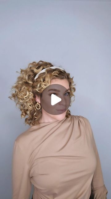 How To Wear A Head Scarf Curly Hair, How To Wear Headbands With Curly Hair, Short Hair Clip Styles, Short Curly Hairstyles With Clips, Curly Hair Styles With Headband, Curly Hair With Accessories, Headband For Curly Hair, Curly Hair Updo For Work, Headbands For Curly Hair