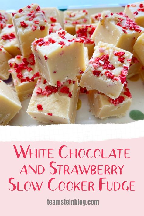 Slow Cooker Fudge Recipes, Christmas Sprays, Slow Cooker Fudge, White Chocolate Fudge Recipes, Carnation Milk, Slow Cooker Cake, Slow Cooker Christmas, Creamy Fudge, Dark Chocolate Recipes