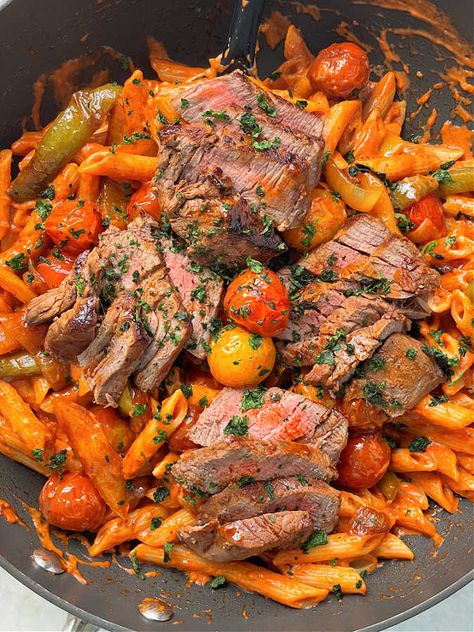 Steak With Pasta, Steak Fajita Pasta, Steak Pasta Recipes, Creamy Steak Pasta, Creamy Penne Pasta, Steak And Pasta, Fajita Steak, Creamy Steak, Pasta Dinner Ideas