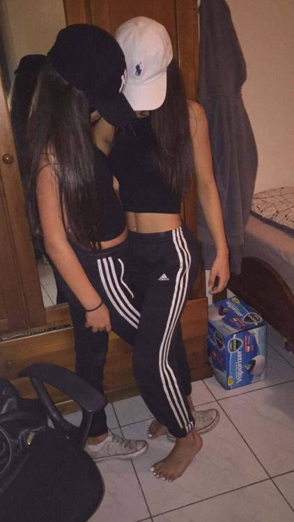 pinterest: @nikeg0ld☽☼♔ Siangie Twins, Nike Vision, Adidas 2016, Sisters Goals, Best Friend Photography, Bff Goals, Bestie Goals, Bff Pictures, Friend Goals