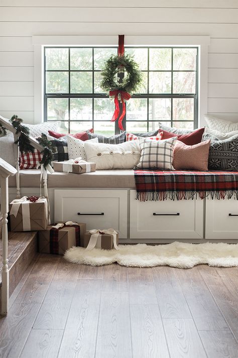 http://blog.jennasuedesign.com/2018/12/the-big-pillow-post/ Window Seat Christmas Decor, Christmas Window Seat Decorations, Cute Window Seat Ideas, Christmas Window Seat, Window Seat Pillows, Christmas Tree Rug, Christmas Bathroom Rugs, Tree Rug, Green Bath Mat