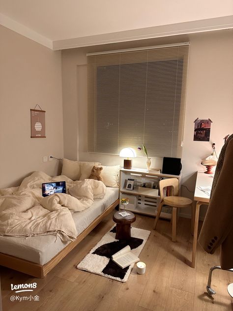 Korean Room Aesthetic Minimalist, Korean Room Ideas Big Spaces, Small Room Ideas Korean Style, Brown White Room Aesthetic, Apartment Korean Style, Cozy Bedroom Minimal, Minimal Studio Apartment Ideas, Normcore Aesthetic Room, Small Korean Bedroom