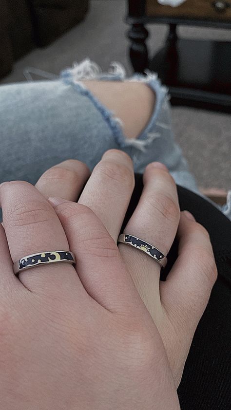 Masculine Promise Ring, Promise Rings For Guys Boyfriends, Matching Promise Rings Couple Unique, Matching Rings Aesthetic, Drawing Outfits, Bff Rings, Matching Promise Rings, Matching Couple Rings, Ring Day