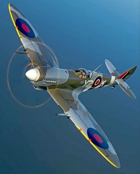 Spitfire Airplane, Spitfire Plane, Ww2 Fighter Planes, Photo Avion, Wwii Fighter Planes, Wwii Airplane, Airplane Fighter, Wwii Fighters, Wwii Plane