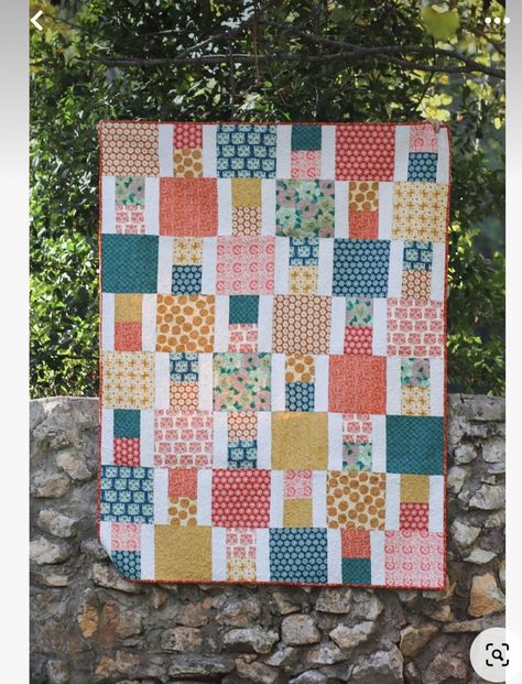 Disappearing Blocks, Kitty Quilt, Linus Blanket, Outreach Ideas, Charity Sewing, Quilt Layouts, Layer Cake Quilt Patterns, Charm Pack Quilts, Sewing Quilts