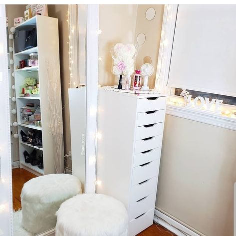 Floor Length Mirror Makeup Area, Long Mirror Makeup Station, Makeup Area On Floor, Vanity Full Length Mirror, Full Length Mirror Makeup Area, Floor Mirror Makeup Station, Dresser With Full Length Mirror, Floor Makeup Station, L Shaped Vanity