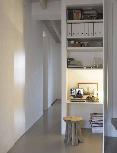 Small Home Office Desk Ideas | Domino Small Home Office Desk, Closet Desk, Tiny Desks, Simple Closet, Small Space Office, Closet Office, Office Nook, Study Nook, Small Home Office