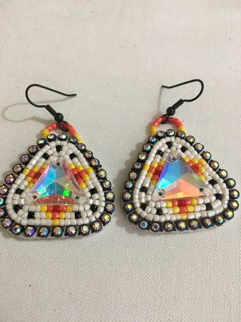 Beaded triangle earrings Beaded Earrings Patterns, Triangle Earrings, Native American Beading, Beading Projects, Earring Patterns, Native American, Beaded Earrings, Bead Work, Projects To Try