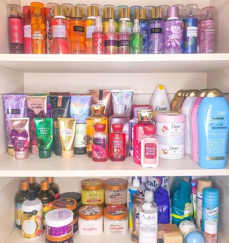 Body Care Collection, Perfume Organization, Body Hygiene, Bath And Body Works Perfume, Shower Skin Care, Body Smells, Smell Goods, Bath And Body Care, Hygiene Products