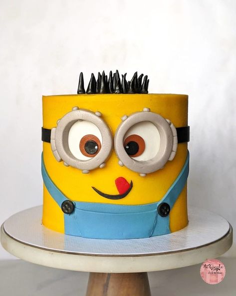 15 Super-Cool Minion Cake Ideas | The Bestest Ever! Cute Cakes Ideas, Minion Cake Ideas, Cake Decor Ideas, Minions Birthday Theme, Birthday Cake Designs, Minions Cake, Birthday Cake Decor, Boat Cake, Minion Birthday Cake